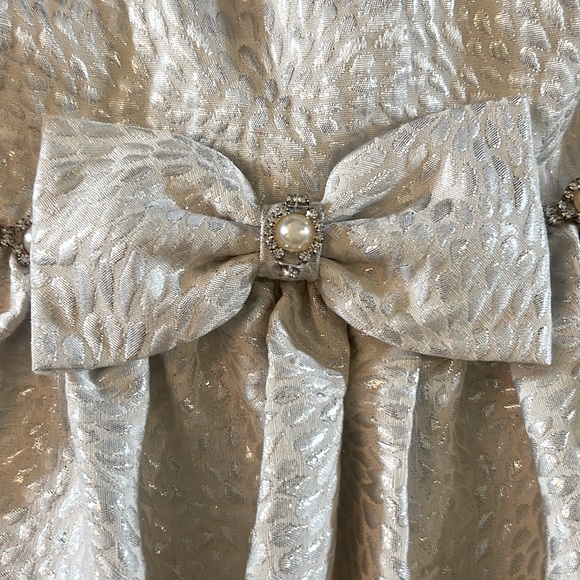 American Princess girls sleeveless dress with pearl detail and tie in the back. - Picture 4 of 8